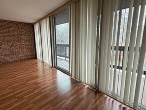 5500 Hillcrest Ln in Lisle, IL - Foto de edificio - Building Photo