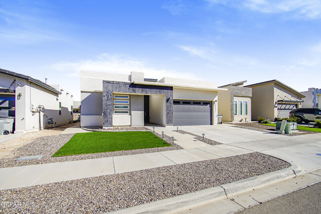 12321 Desert Pine Ave in El Paso, TX - Foto de edificio - Building Photo