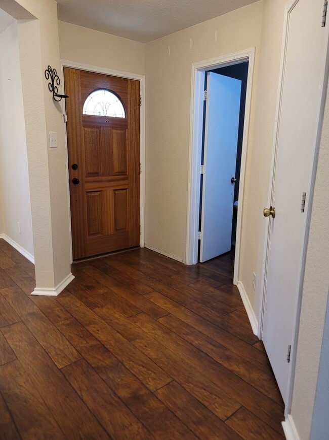 4923 Bending Elms in San Antonio, TX - Building Photo - Building Photo