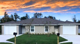 77 Ullian Trl, Unit b