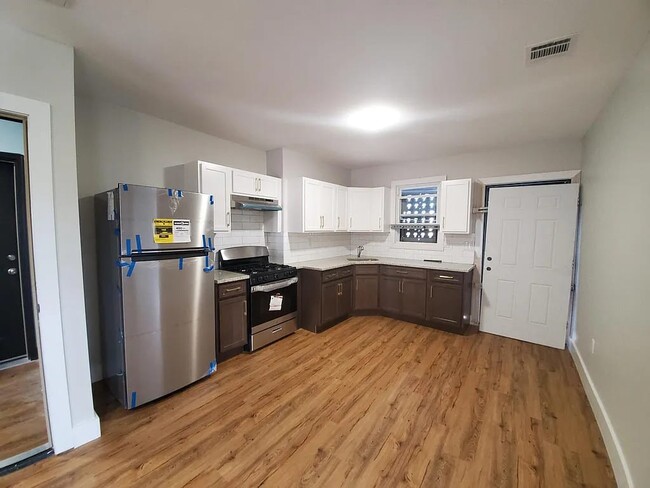 91 Clinton Pl | Rentals in Newark, NJ