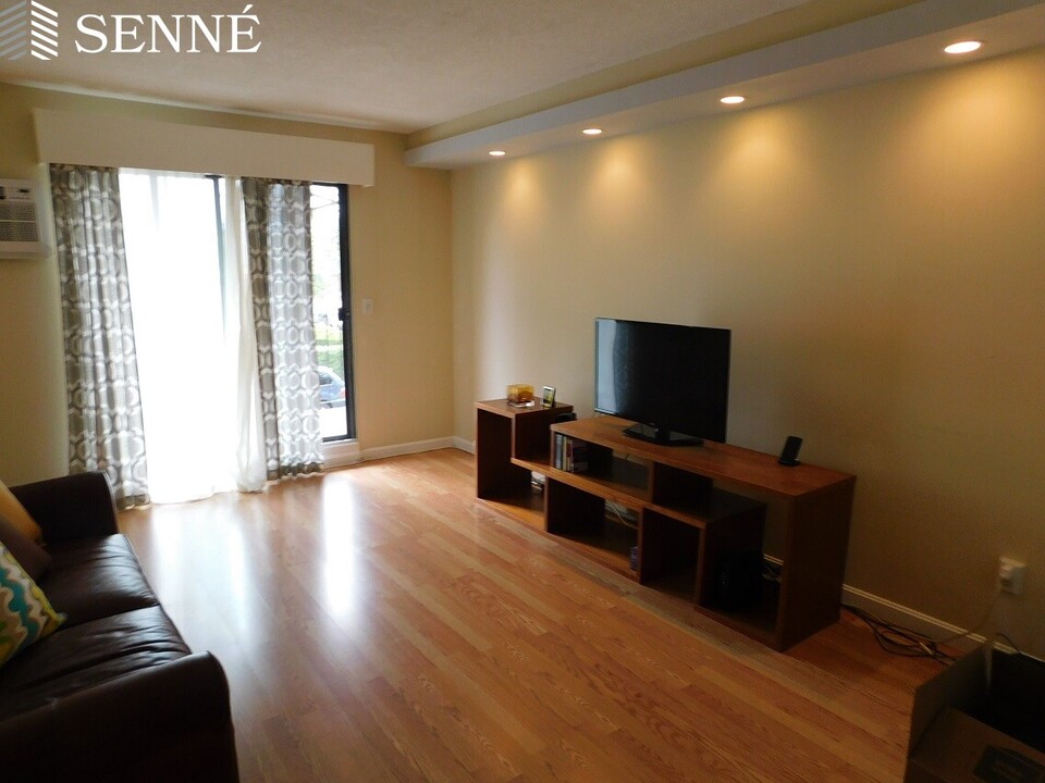 2350 Massachusetts Ave, Unit 24 in Cambridge, MA - Building Photo