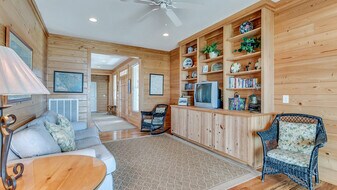 630 Parker Dr in Pawleys Island, SC - Building Photo