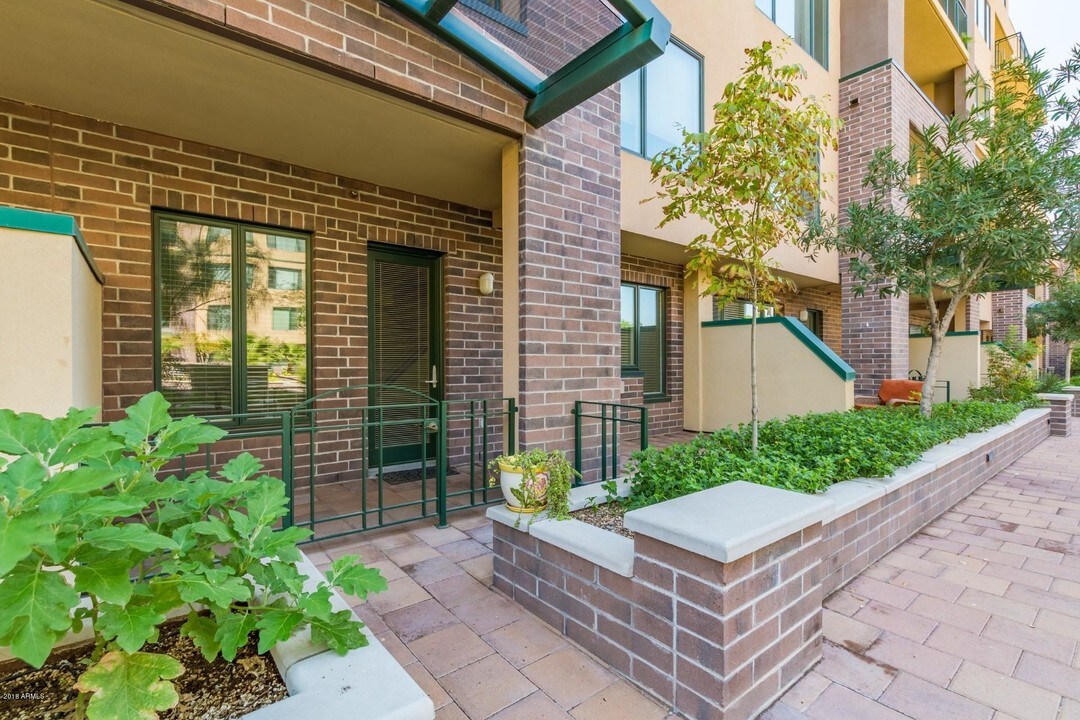16 W Encanto Blvd-Unit -120 in Phoenix, AZ - Building Photo