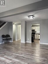 255 Northlake Dr in Waterloo, ON - Building Photo - Building Photo