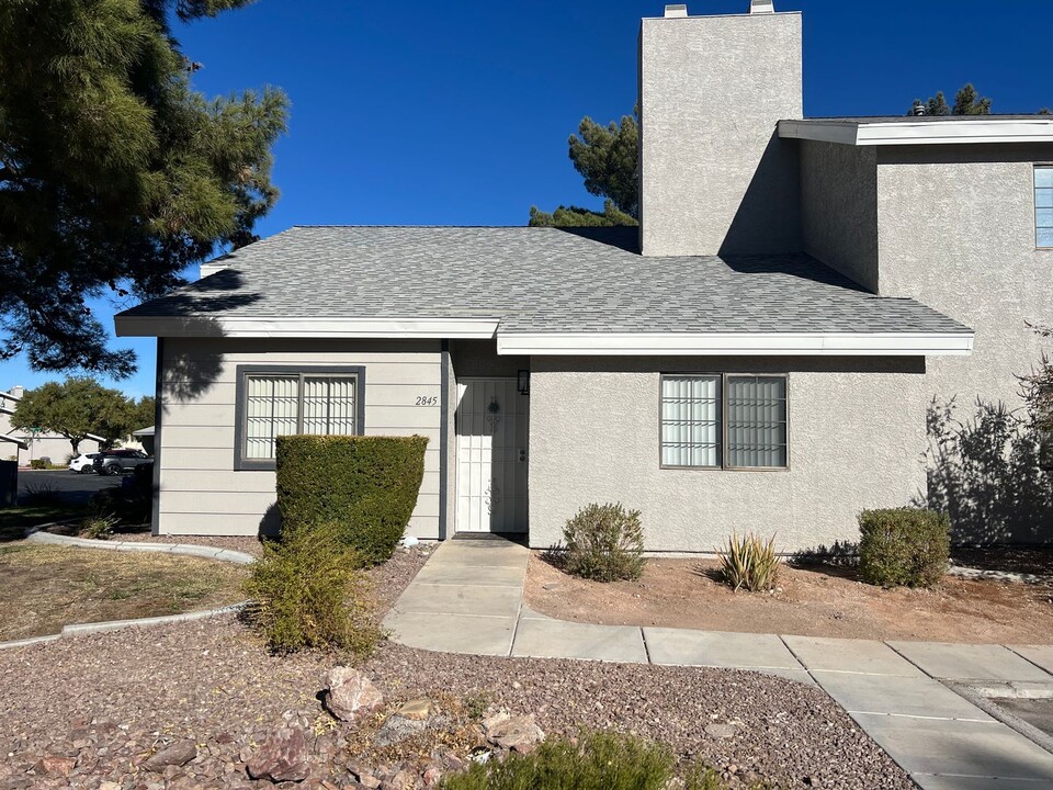 2845 Blue Bonnet Dr in Henderson, NV - Building Photo