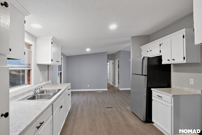 5431 Pembrooke Dr in Granite Falls, NC - Foto de edificio - Building Photo