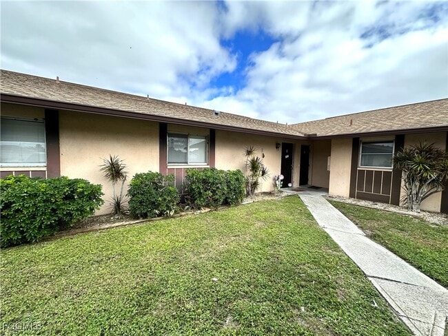 829 Gleason Pkwy in Cape Coral, FL - Building Photo - Building Photo