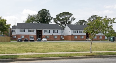 Miramar Apartments in Norfolk, VA - Foto de edificio - Building Photo