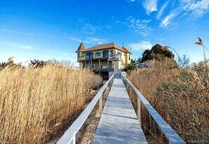 7 Widgeon Way in Westhampton Beach, NY - Building Photo
