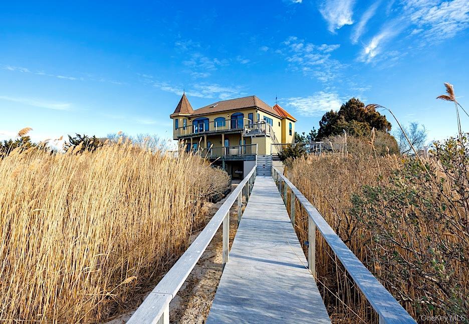 7 Widgeon Way in Westhampton Beach, NY - Building Photo