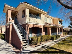 352 Pine Haven St in Las Vegas, NV - Building Photo