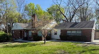 8503 Hillcrest Rd in Kansas City, MO - Building Photo