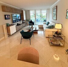 19380 Collins Ave, Unit #304 in Sunny Isles Beach, FL - Foto de edificio - Building Photo