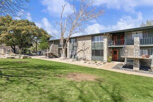 1304 Mariposa Dr in Austin, TX - Building Photo