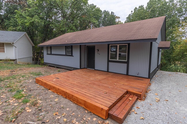 property at 5714 N Maple Ct
