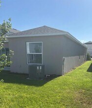 208 Acorn Rd in Haines City, FL - Foto de edificio - Building Photo