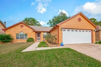 410 Forest Hills Dr in League City, TX - Building Photo - Building Photo