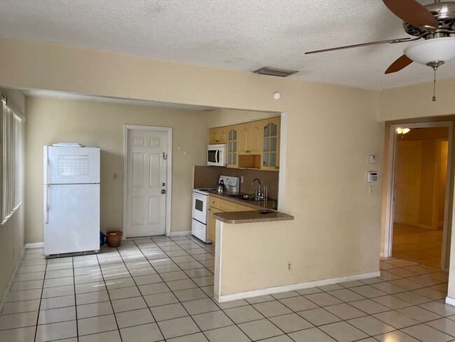property at 718-720-720 SW 7th St