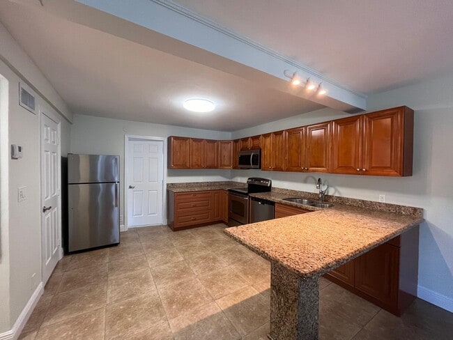 98 NW 4th Ave in Boca Raton, FL - Building Photo - Building Photo