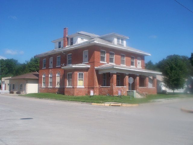 400 Manchester St in Emerson, IA - Building Photo