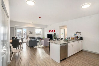 Mural Kingston I in Kingston, ON - Building Photo - Building Photo