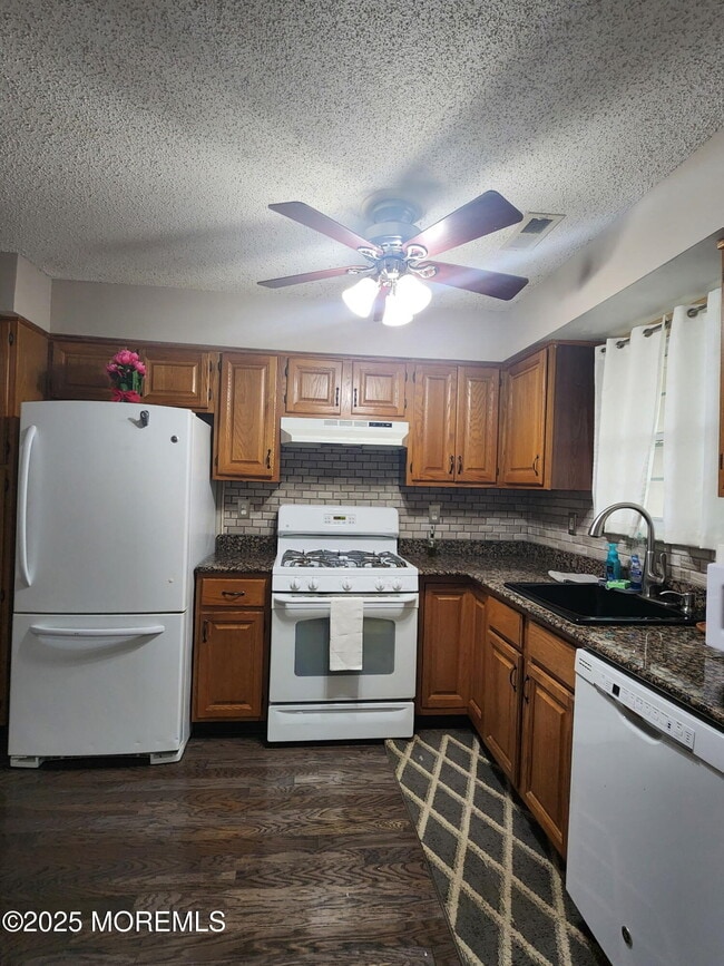 175 Tulip Ln in Freehold, NJ - Building Photo - Building Photo