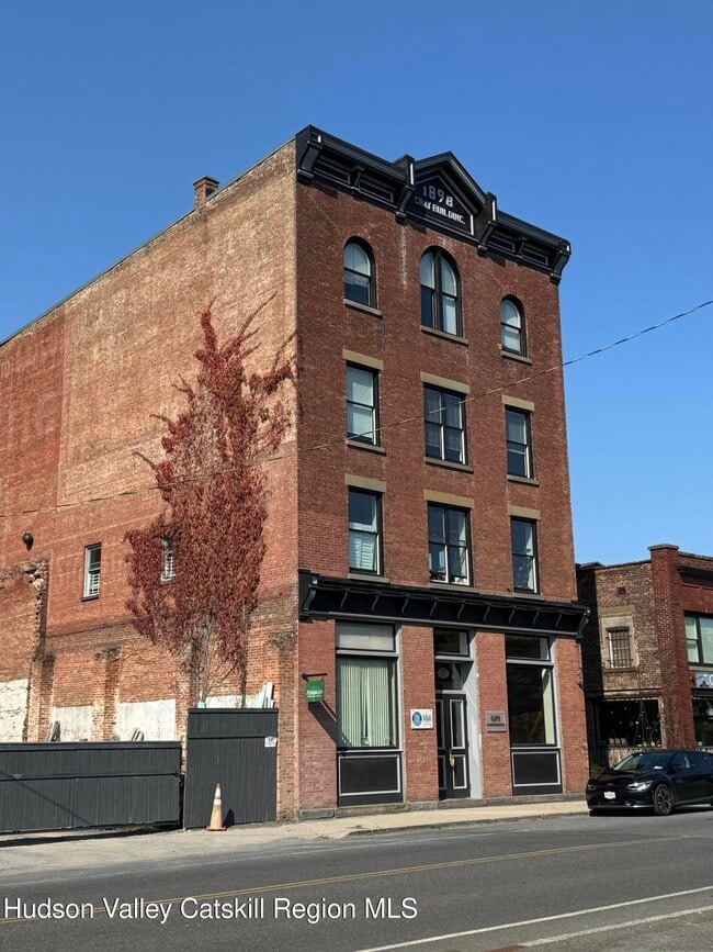 15 Railroad Ave in Kingston, NY - Building Photo - Building Photo