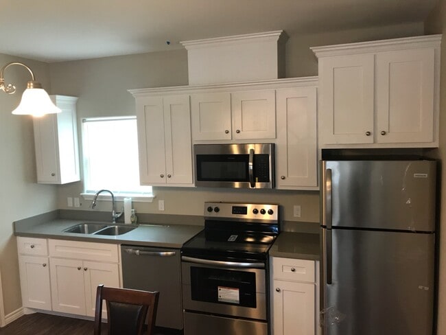531 W Alice Ave, Unit 4 in Kingsville, TX - Building Photo - Building Photo