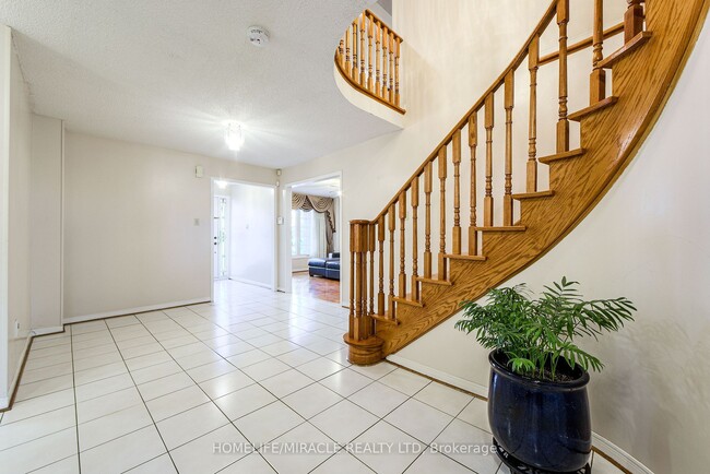 89 Woodlot Cres in Toronto, ON - Building Photo - Building Photo