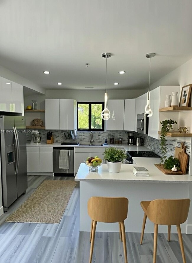 2160 NW 30th St in Miami, FL - Foto de edificio - Building Photo