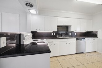 5122 Locust St in Bellaire, TX - Building Photo - Building Photo