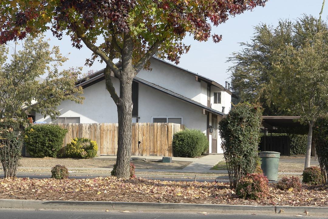 3310 R St in Merced, CA - Building Photo