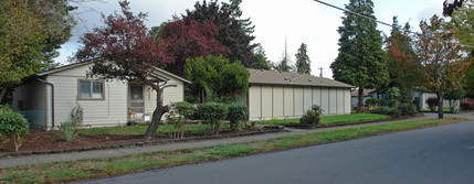 Highland Manor Annex in Salem, OR - Foto de edificio - Building Photo