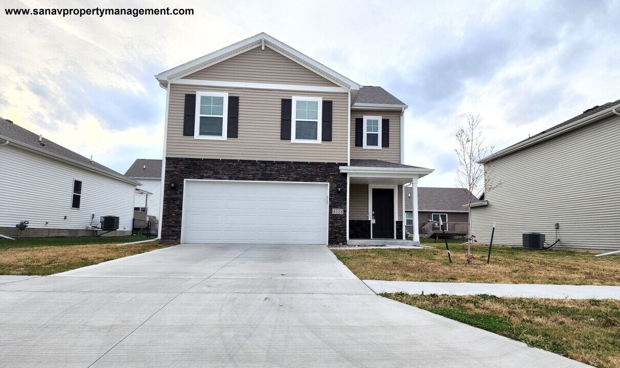 4203 NW Cedarwood Dr in Ankeny, IA - Building Photo