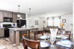 1126 Stoneridge Ct in Mt. Pleasant, MI - Building Photo