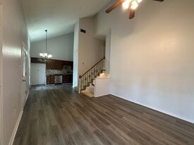 100 Teal Ln in Lafayette, LA - Building Photo