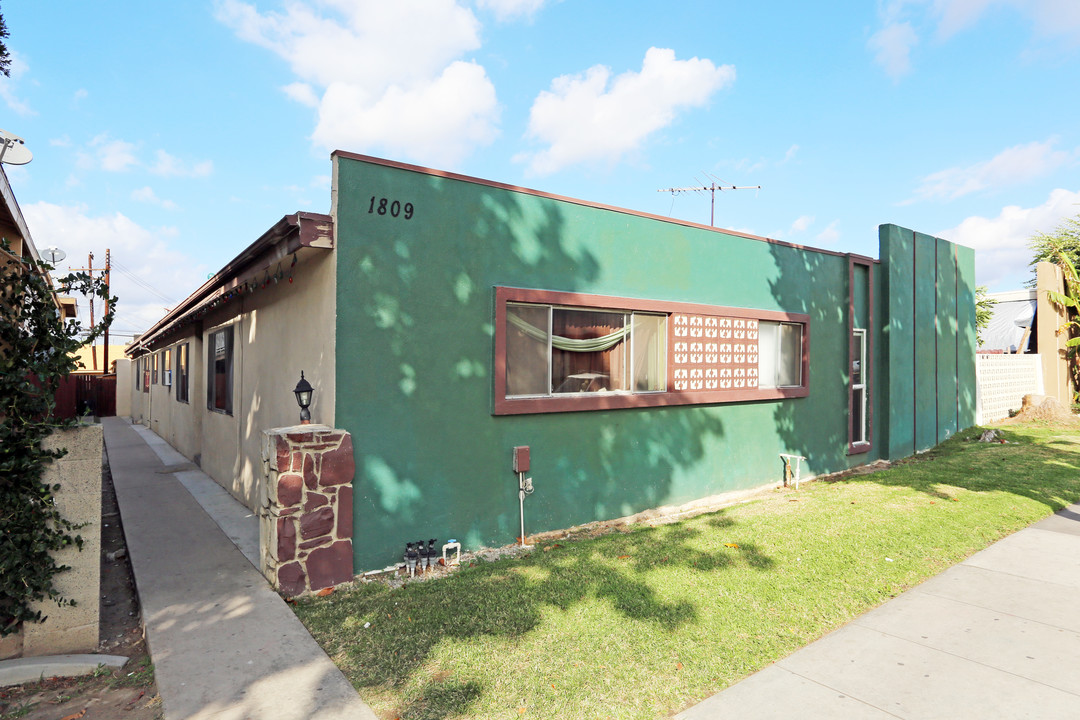 1809 E Wilson Ave in Orange, CA - Building Photo