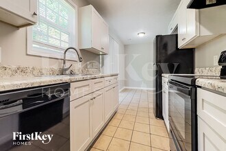 225 Indian Springs Dr in Locust Grove, GA - Foto de edificio - Building Photo