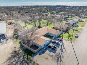 410 Old Thorndale Rd in Taylor, TX - Building Photo - Building Photo