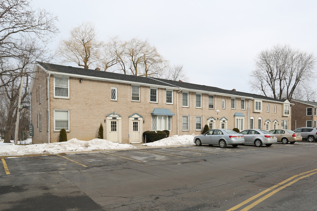 Beechwood Manor Apartments in Cheektowaga, NY - Building Photo