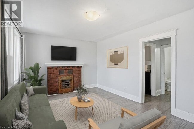 property at 1 Fairholt Rd N