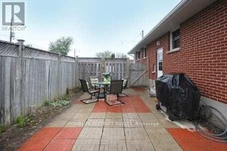 352 Garden Ct in Oshawa, ON - Building Photo - Building Photo