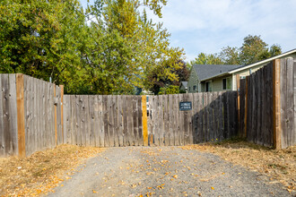 12600 SE Sunnyside Rd in Clackamas, OR - Building Photo - Building Photo