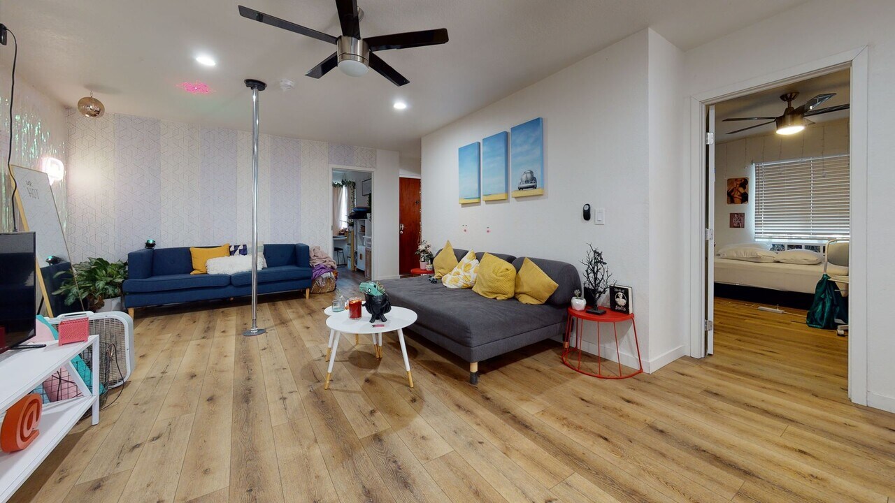 6269 Mary Ln Dr in San Diego, CA - Building Photo