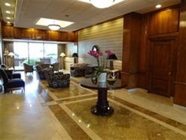 property at 9 Hawthorne Pl