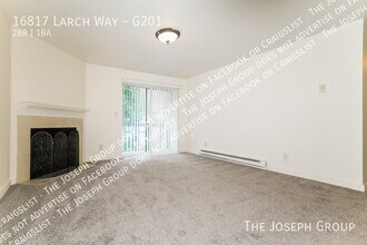 16817 Larch Way in Lynnwood, WA - Foto de edificio - Building Photo