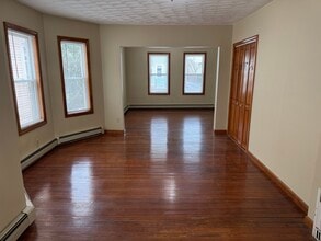 64 Paris St, Unit 1 in Medford, MA - Building Photo - Building Photo