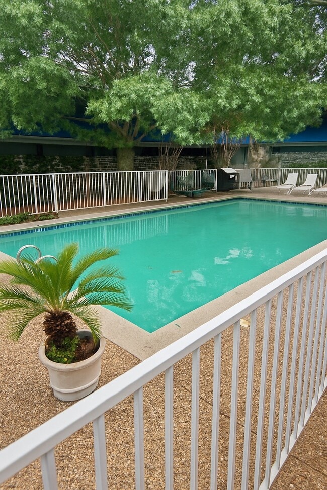 property at 3271 Sul Ross St