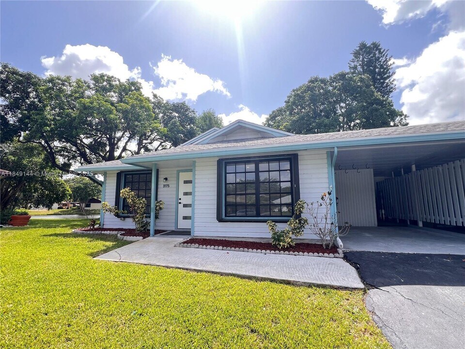 3775 W Citrus Trce in Davie, FL - Building Photo